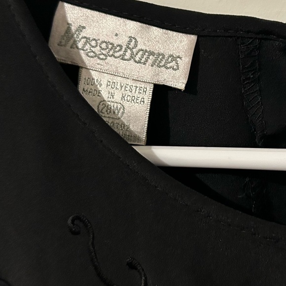 🎉Maggie Barnes Black Embroidered Blouse - Picture 5 of 7
